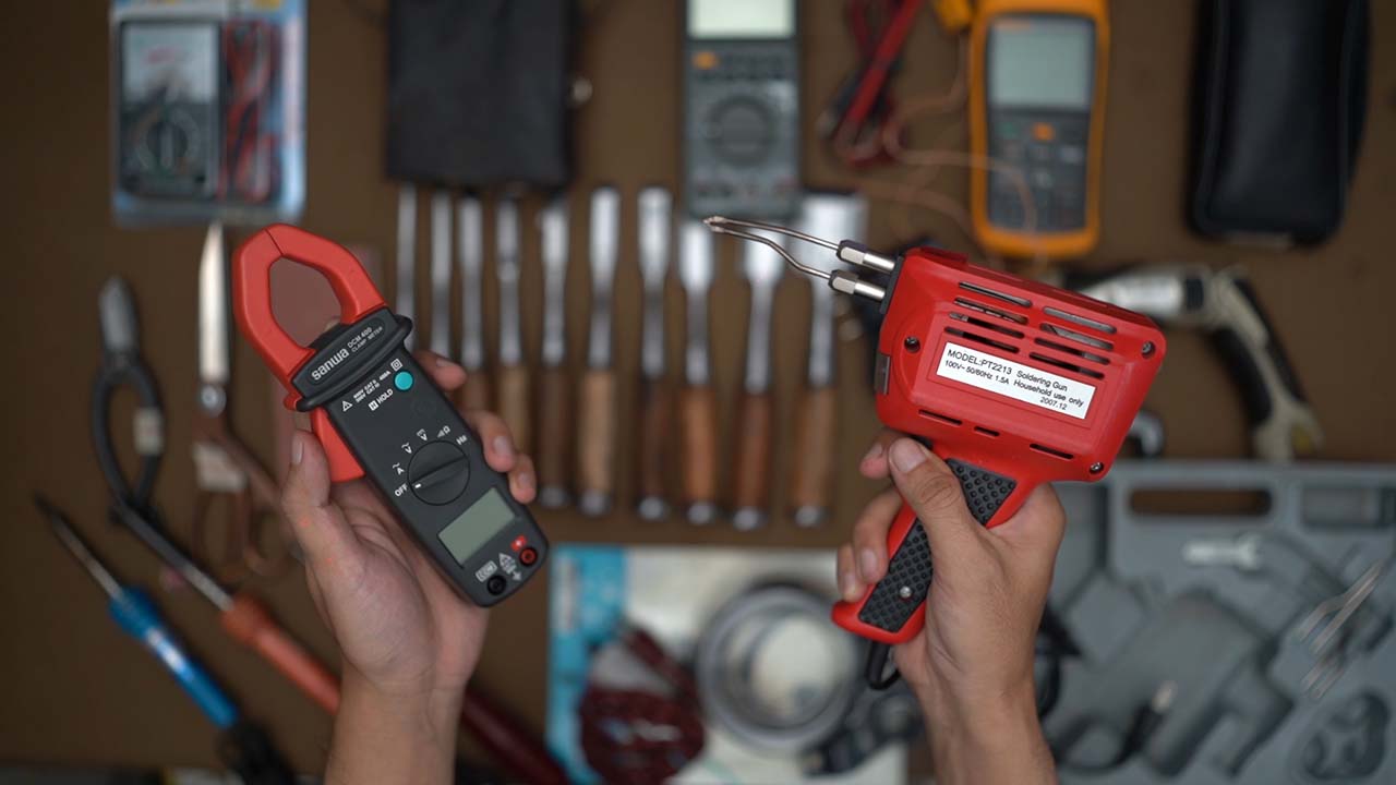 C0016.00_05_42_00.Still008